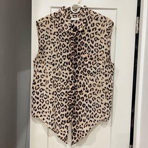 Equipment silk sleeveless button down in leopard